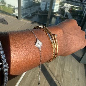 VAN CLEEF SWEET ALHAMBRA DIAMOND WHITE GOLD BRACELET